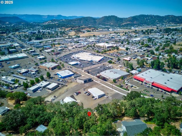 797 Ne GARDEN VALLEY Blvd, Roseburg, OR 97470
