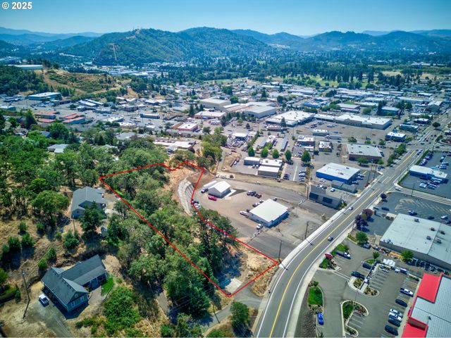 797 Ne GARDEN VALLEY Blvd, Roseburg, OR 97470