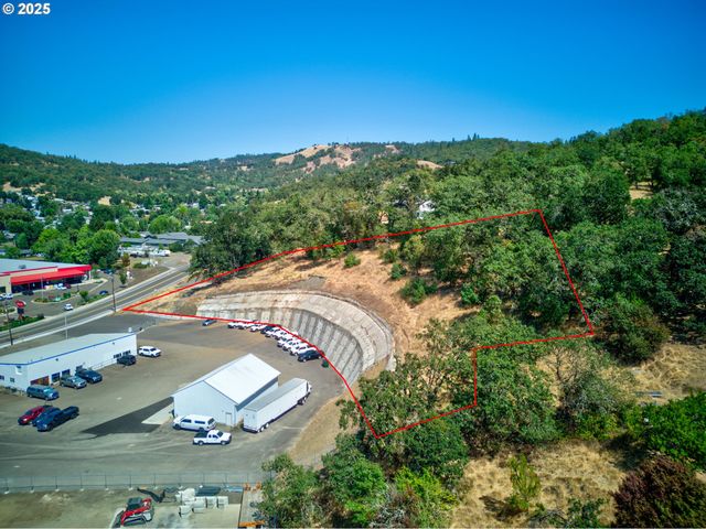 797 Ne GARDEN VALLEY Blvd, Roseburg, OR 97470