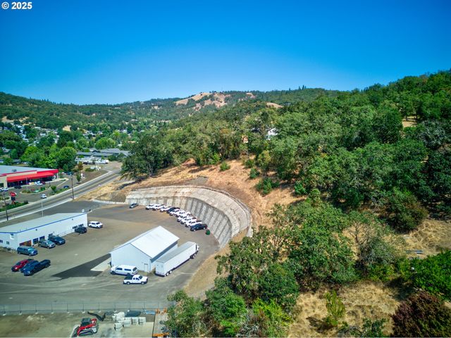 797 Ne GARDEN VALLEY Blvd, Roseburg, OR 97470