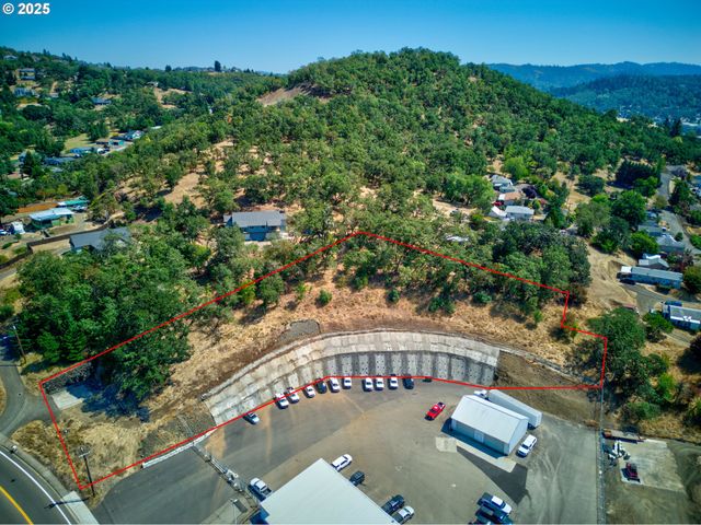 797 Ne GARDEN VALLEY Blvd, Roseburg, OR 97470