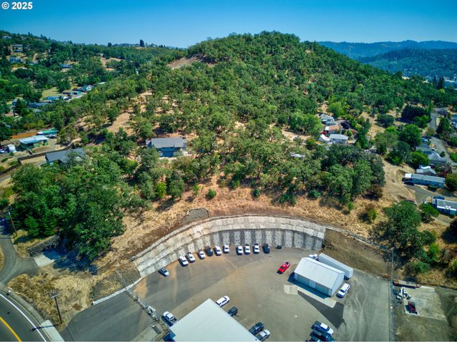 797 Ne GARDEN VALLEY Blvd, Roseburg, OR 97470