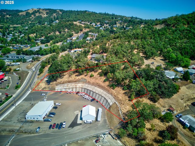 797 Ne GARDEN VALLEY Blvd, Roseburg, OR 97470