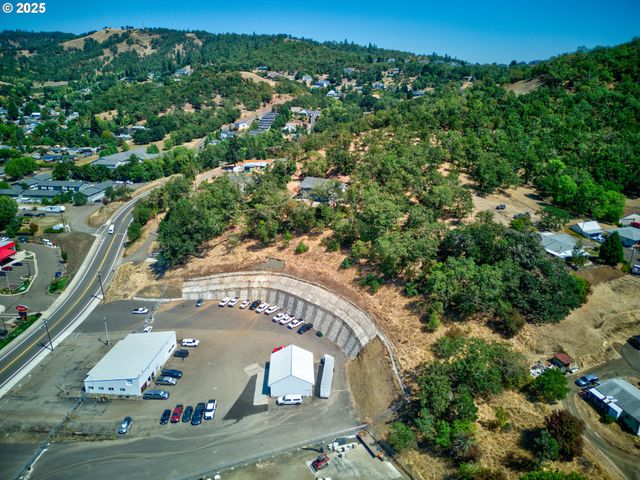 797 Ne GARDEN VALLEY Blvd, Roseburg, OR 97470