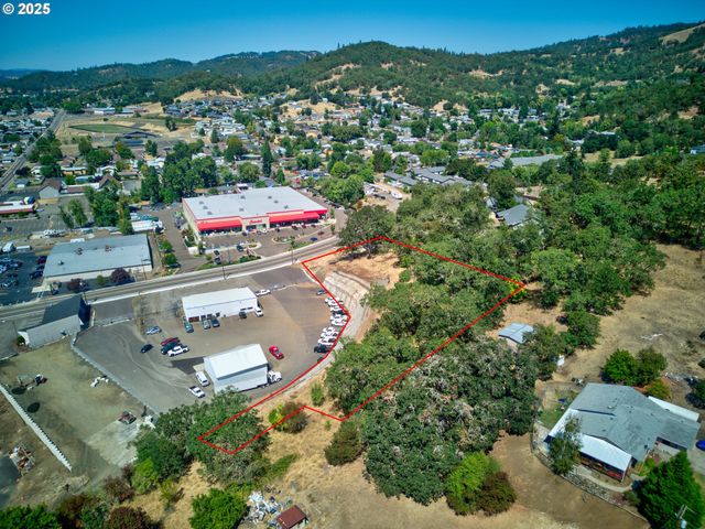 797 Ne GARDEN VALLEY Blvd, Roseburg, OR 97470