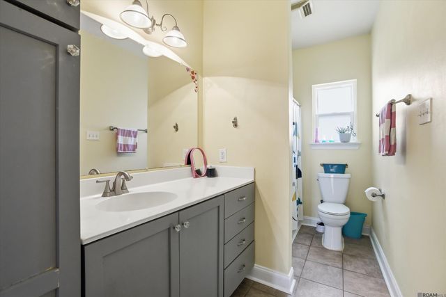 2047 Falconcrest Dr, Denham Springs, LA 70726