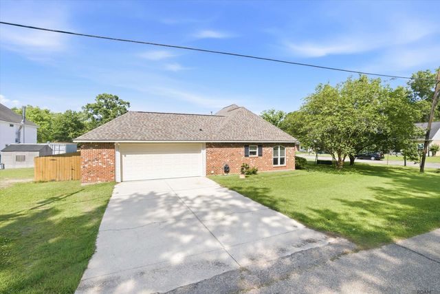 2047 Falconcrest Dr, Denham Springs, LA 70726