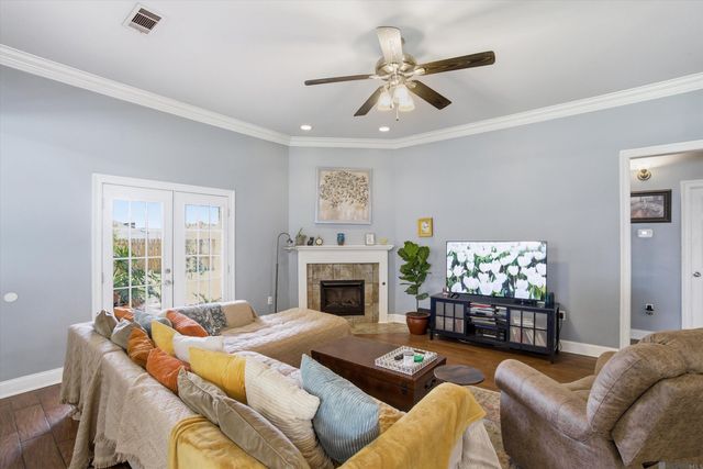 2047 Falconcrest Dr, Denham Springs, LA 70726