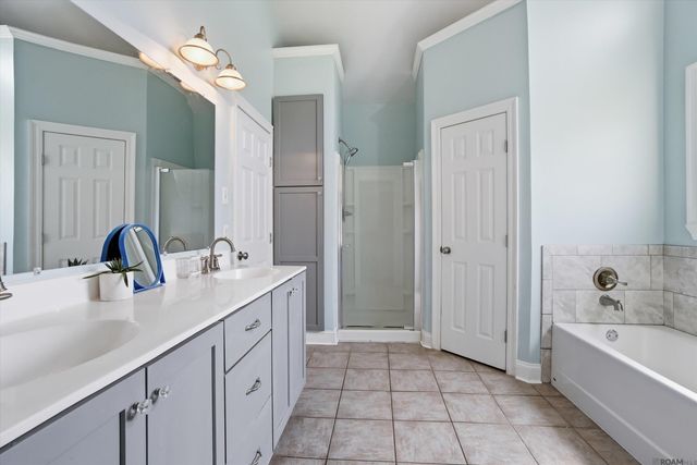 2047 Falconcrest Dr, Denham Springs, LA 70726