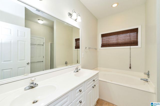 916 DAVENTRY TRAIL, Calera, AL 35040
