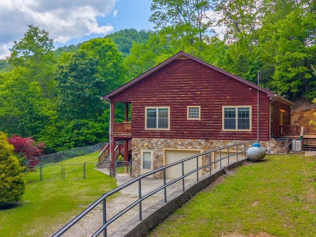 155 Mountain Laurel Road, Robbinsville, NC 28771
