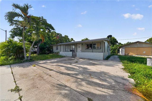 1846 Maple DR, Fort Myers, FL 33907