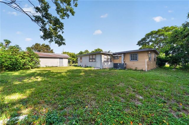 1846 Maple DR, Fort Myers, FL 33907