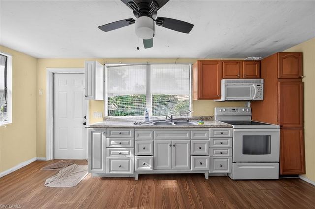 1846 Maple DR, Fort Myers, FL 33907