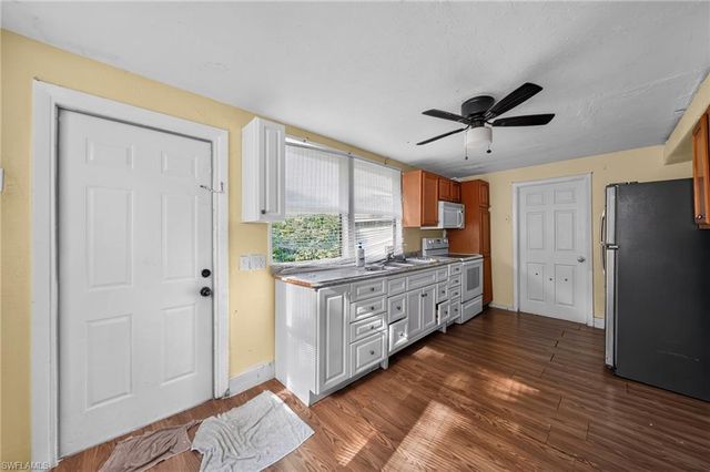 1846 Maple DR, Fort Myers, FL 33907