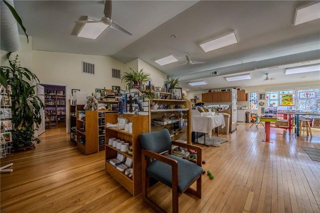 1900 S Broadway Street, Oak Grove, MO 64075