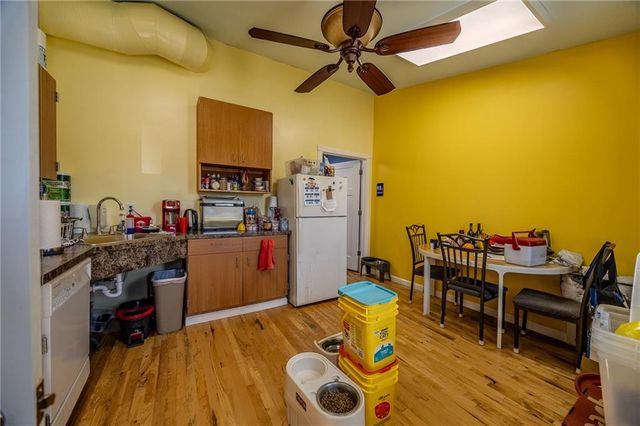 1900 S Broadway Street, Oak Grove, MO 64075