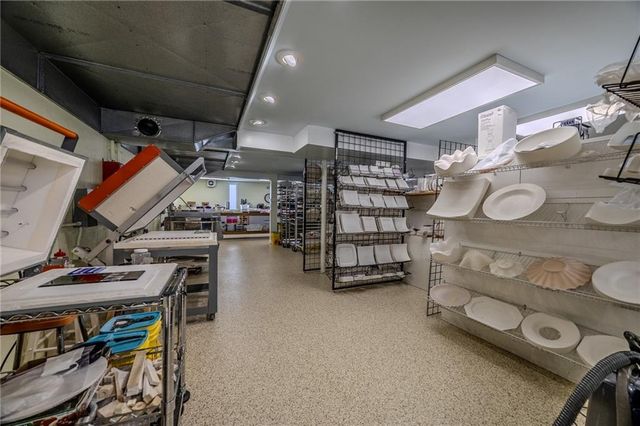 1900 S Broadway Street, Oak Grove, MO 64075