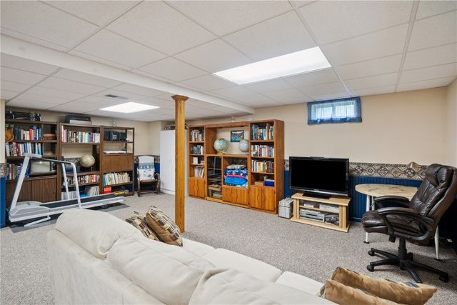 50 Shadow Lane, Lisbon, IA 52253