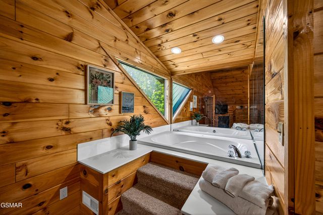 2428 Breezy Road, Sevierville, TN 37876
