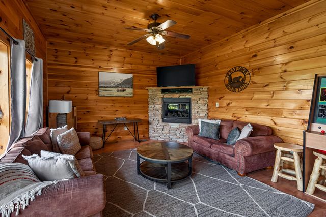 2428 Breezy Road, Sevierville, TN 37876