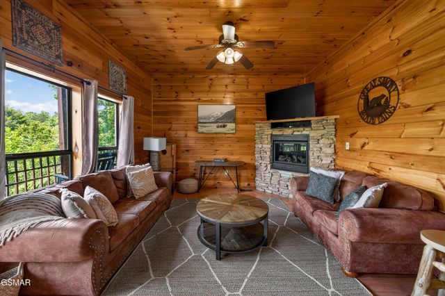 2428 Breezy Road, Sevierville, TN 37876
