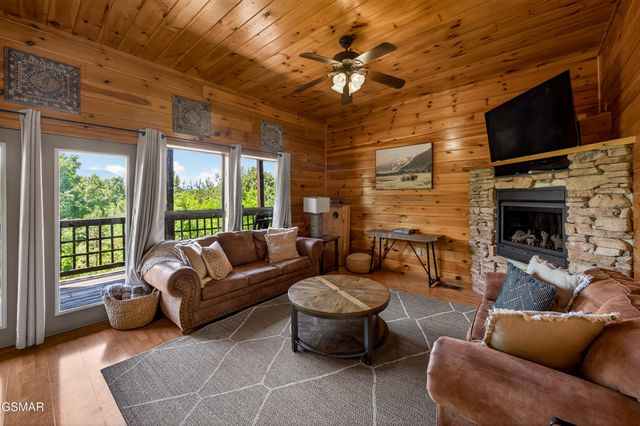 2428 Breezy Road, Sevierville, TN 37876