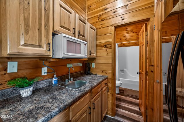 2428 Breezy Road, Sevierville, TN 37876