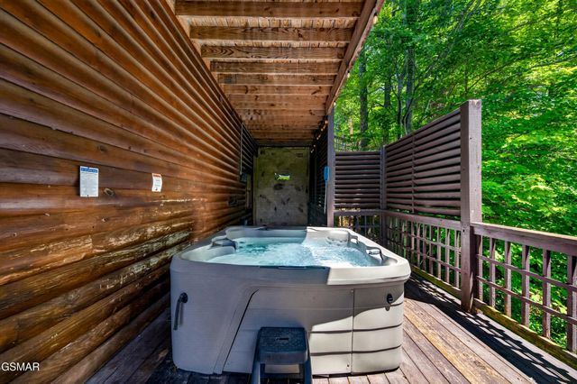 2428 Breezy Road, Sevierville, TN 37876