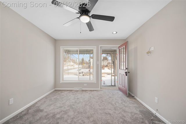 1706 E Pearl Avenue, Hazel Park, MI 48030