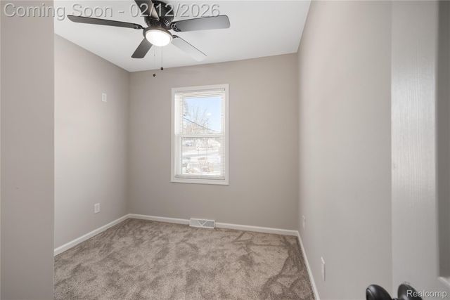 1706 E Pearl Avenue, Hazel Park, MI 48030