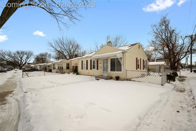 1706 E Pearl Avenue, Hazel Park, MI 48030