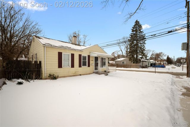 1706 E Pearl Avenue, Hazel Park, MI 48030