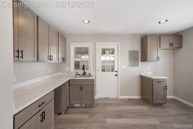 1706 E Pearl Avenue, Hazel Park, MI 48030