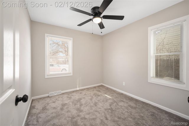 1706 E Pearl Avenue, Hazel Park, MI 48030