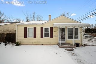 1706 E Pearl Avenue, Hazel Park, MI 48030