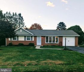 15 CLEARVIEW DR, Lebanon, PA 17042