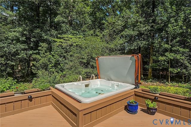 2431 Magnolia Rdg, Maidens, VA 23102