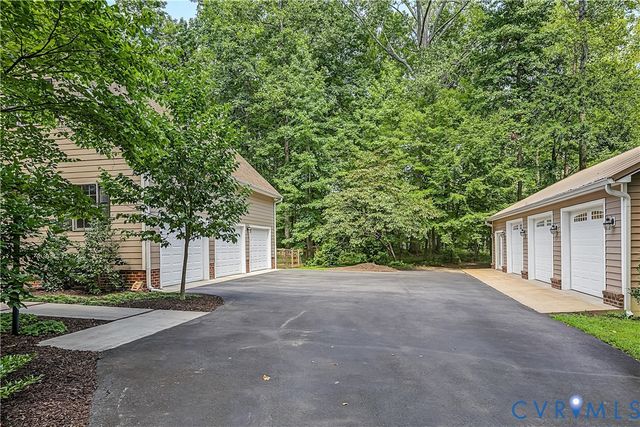 2431 Magnolia Rdg, Maidens, VA 23102