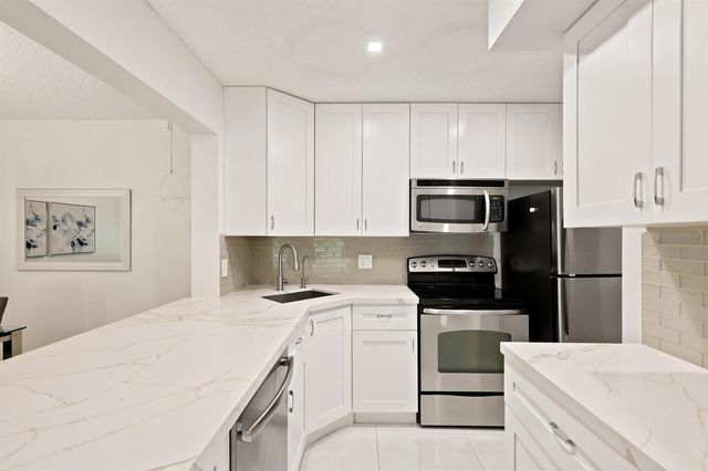 609 Sea Pine Way F2, Greenacres, FL 33415