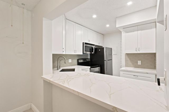 609 Sea Pine Way F2, Greenacres, FL 33415