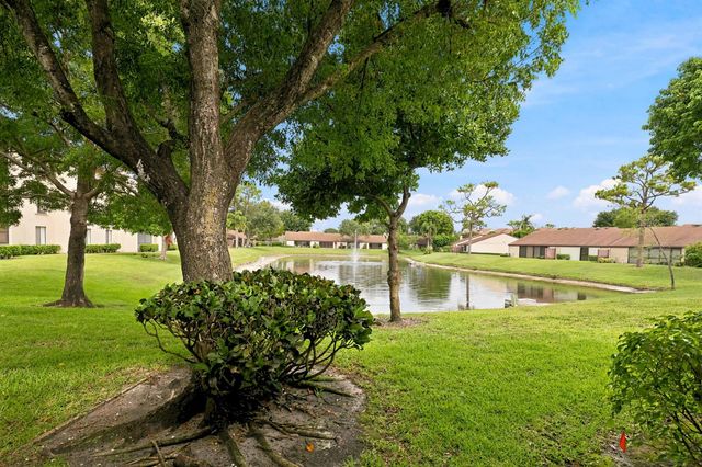 609 Sea Pine Way F2, Greenacres, FL 33415