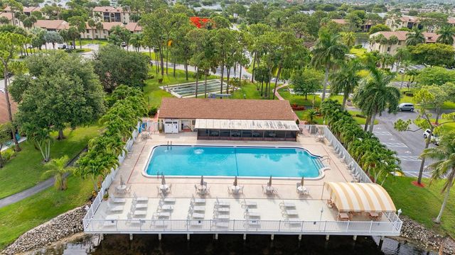 609 Sea Pine Way F2, Greenacres, FL 33415