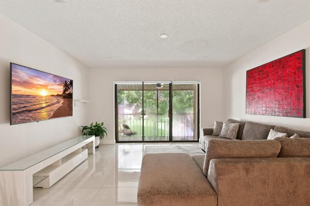 609 Sea Pine Way F2, Greenacres, FL 33415