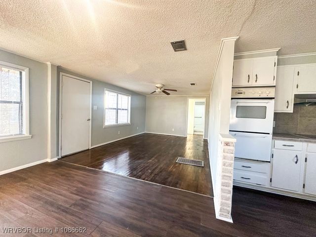 107 Sherwood Avenue, Bonanza, AR 72916