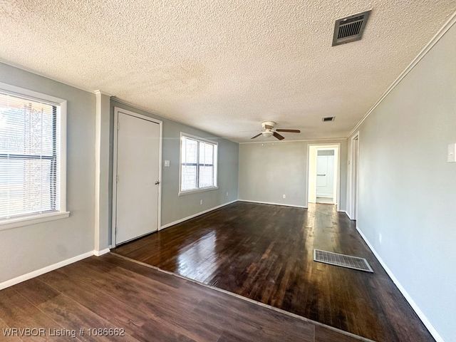 107 Sherwood Avenue, Bonanza, AR 72916