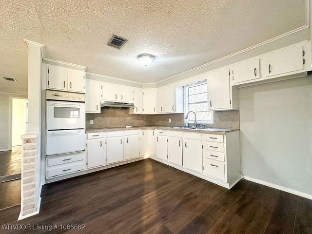 107 Sherwood Avenue, Bonanza, AR 72916