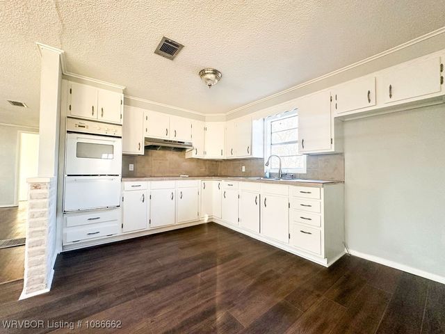 107 Sherwood Avenue, Bonanza, AR 72916