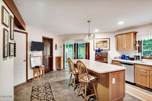 2598 New York 43, Sand Lake, NY 12018