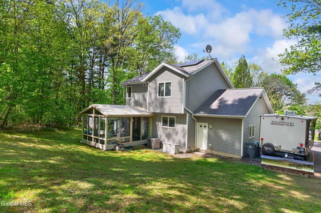 2598 New York 43, Sand Lake, NY 12018